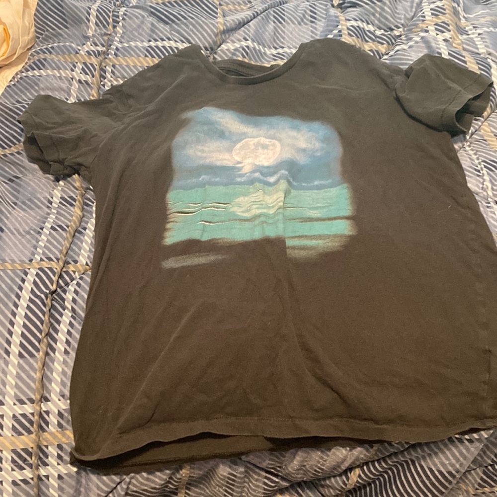 Black graphic tee gap size M